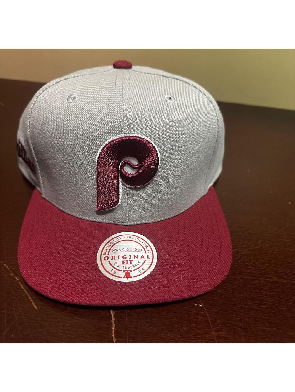 Philadelphia Phillies, gray burgundy Mitchell and Ness snapback hat
